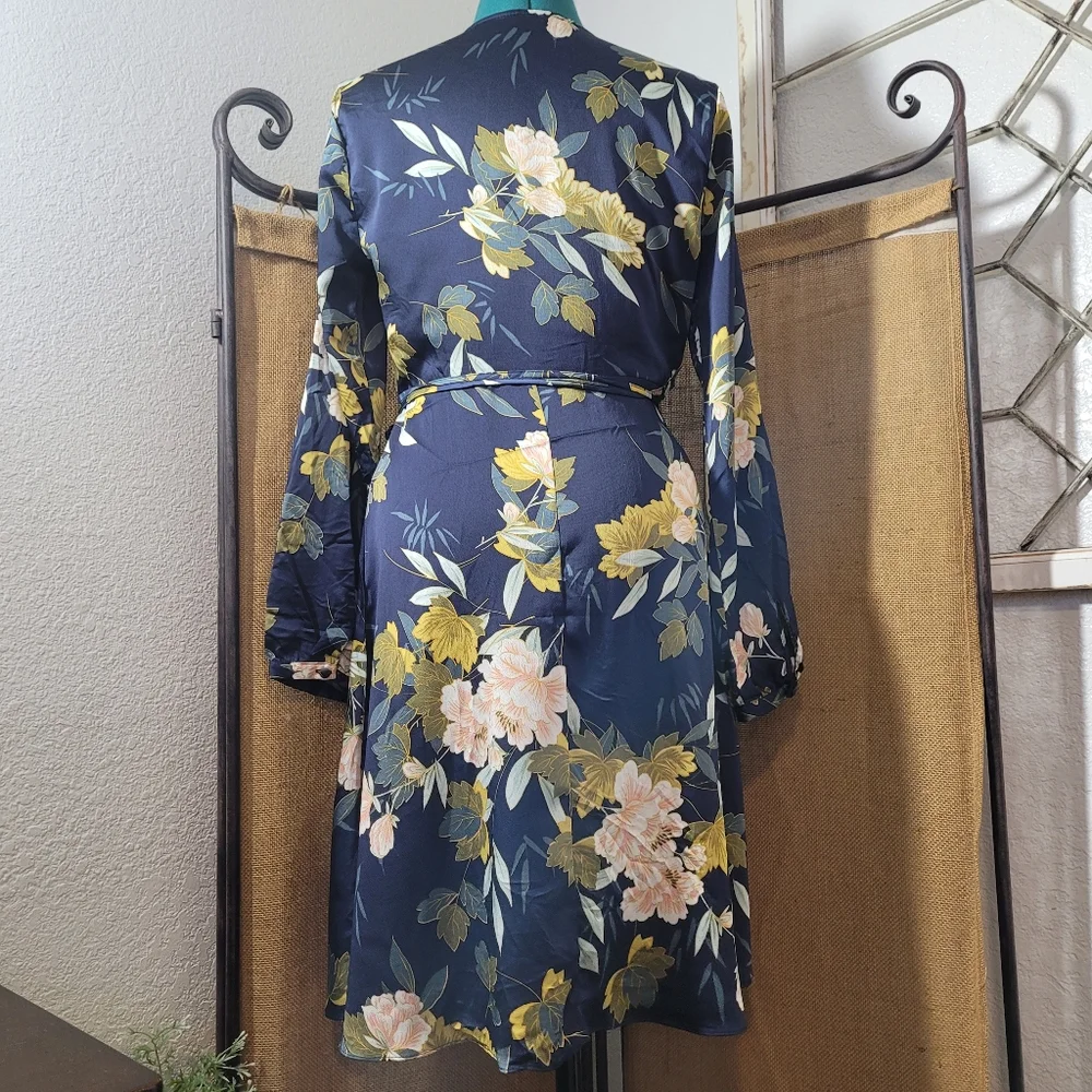 Lulus navy floral wrap dress with tie waist and long sleeves. Size Medium - Picture 6 of 12